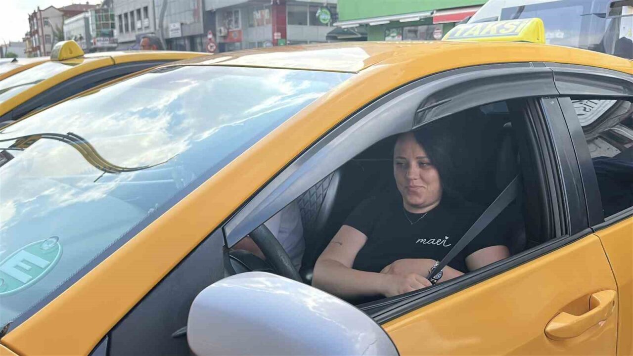 Servis şoförlüğünden taksiciliğe: Erkeklere meydan okuyan kadın 18 Bülten Medya -