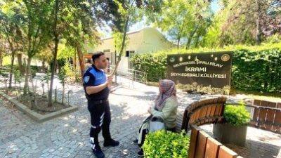 Bilecik Şeyh Edebali Türbesi’nde vatandaşlara dolandırıcılık uyarısı yapıldı. Bilecik İl