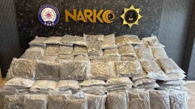 İstanbul’da narkotik ekiplerinin Silivri’de bir çekiciye düzenlediği operasyonda, tır içerisinde