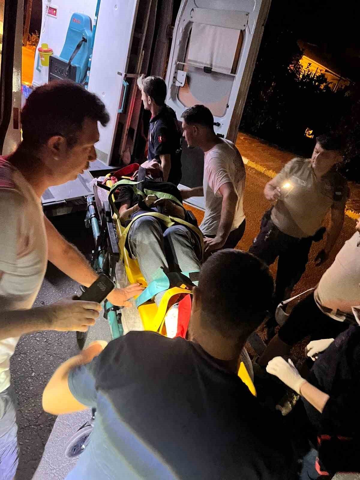 Otomobil kanala uçtu: 2 yaralı 2 Bülten Medya -
