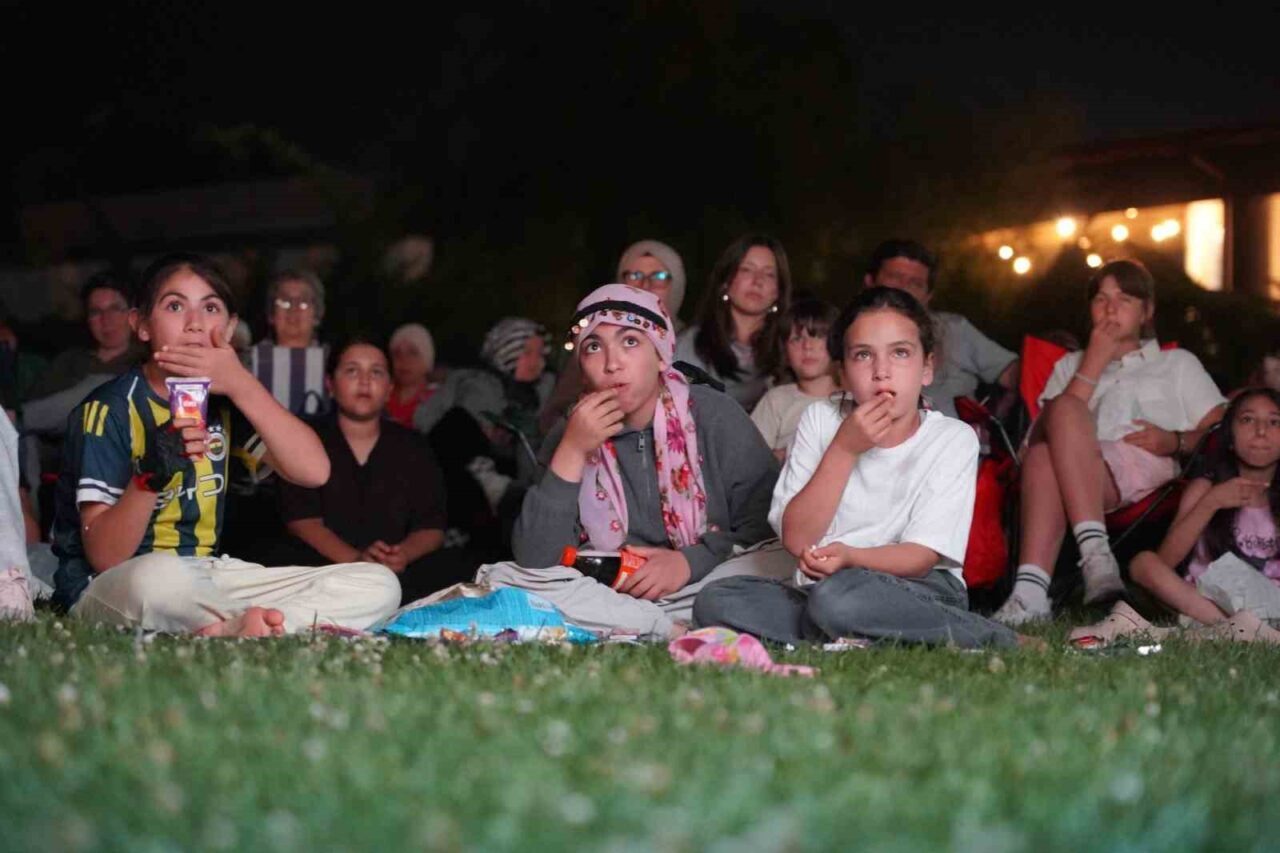 Sinema geceleri renkli görüntülerle sona erdi 7 Bülten Medya -