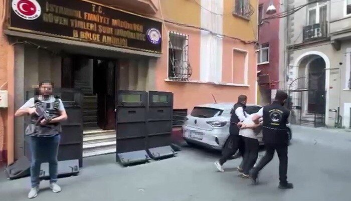 Şişli’de girdiği evdeki klima ve televizyonu çalan hırsız önce kameralara, sonra polise yakalandı 4 Bülten Medya -
