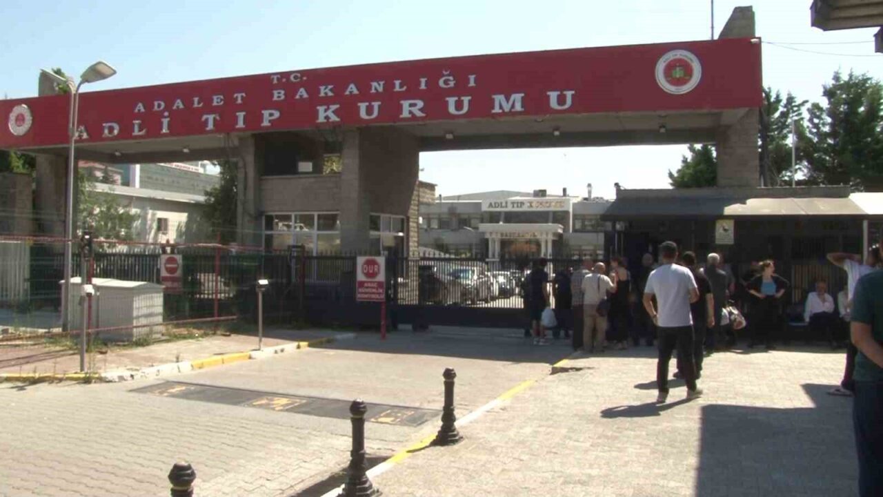 Şişli’de öldürülen Nilda Müge Şahin’nin cenazesi ailesi tarafından Adli Tıp Kurumu’ndan alındı 10 Bülten Medya -
