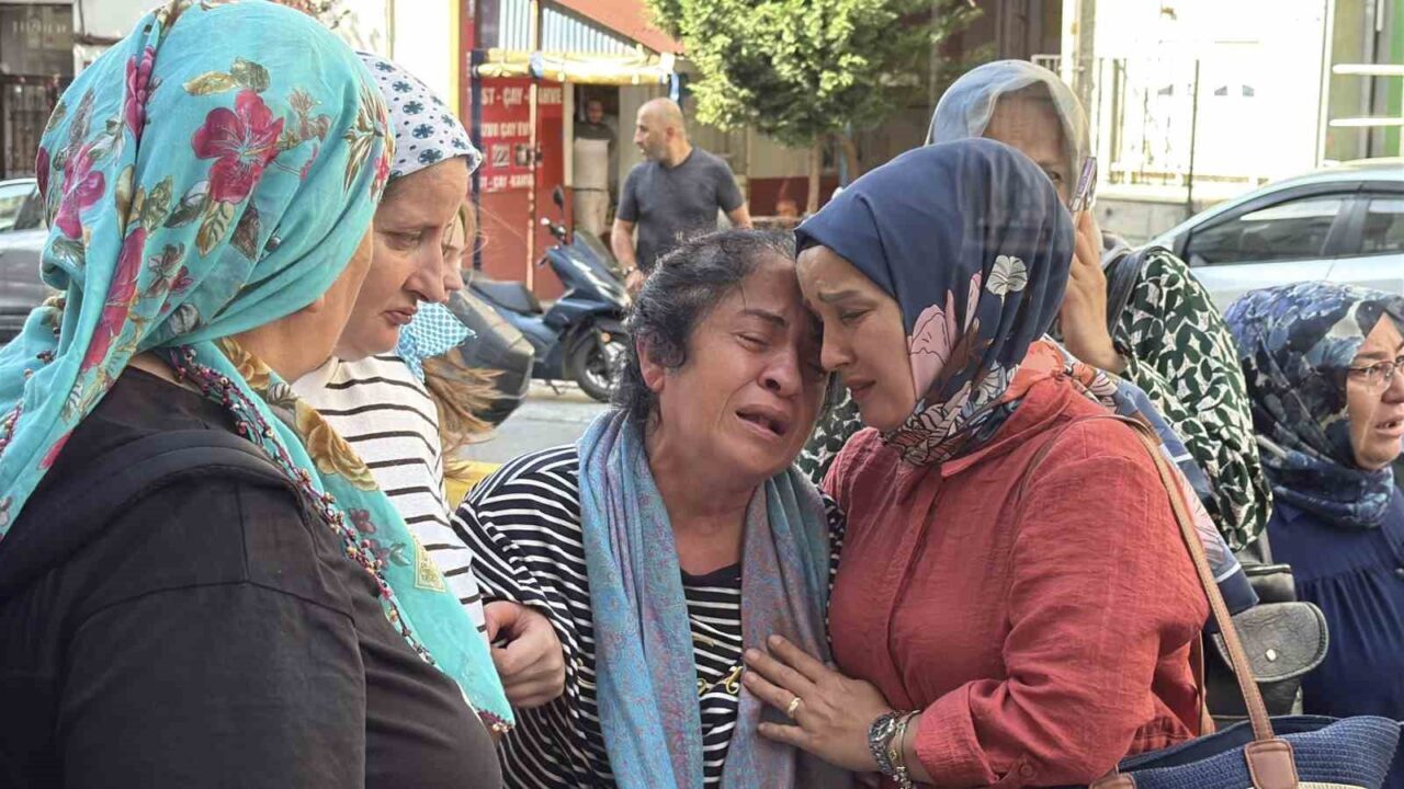 Şişli’de silahla vurularak öldürülen Nilda Müge Şahin son yolculuğuna uğurlandı 11 Bülten Medya -