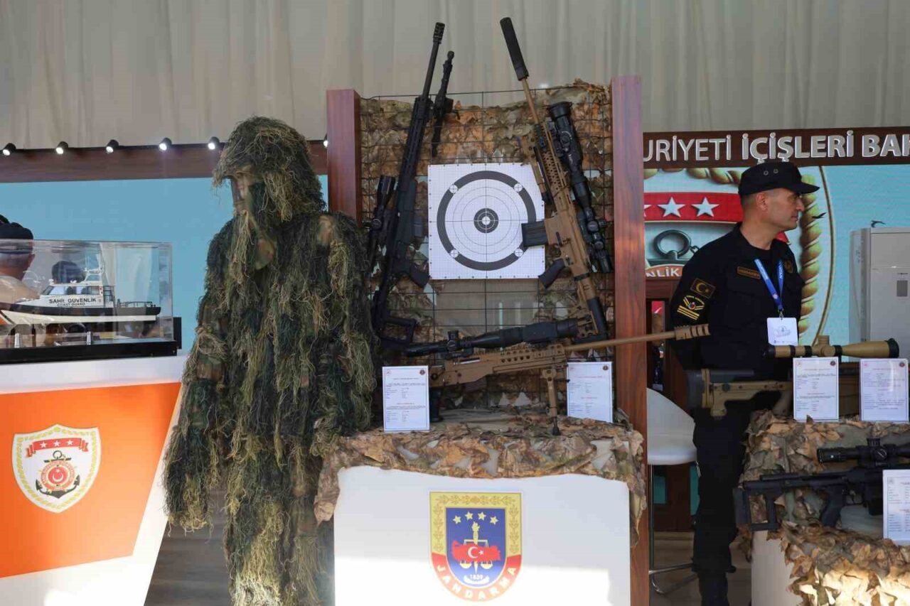 "Siyah Giyen Adamlar" yüksek teknolojileri ve keskin nişancılarıyla nefes kesti 12 Bülten Medya -