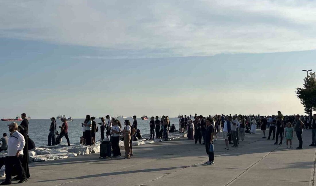 SOLOTÜRK gösteri ekibi, 30 Ağustos Zafer Bayramı etkinlikleri kapsamında, İstanbul