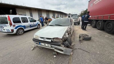Sakarya’nın Kaynarca ilçesinde SUV tarz araç ile otomobilin çarpışması neticesinde