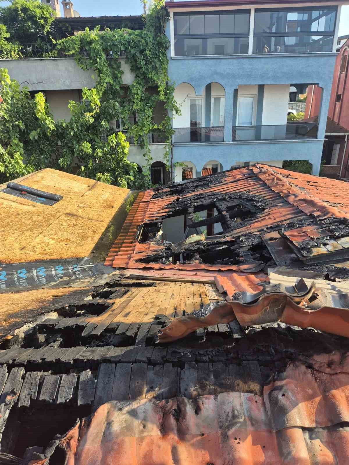 Kocaeli’nin Karamürsel ilçesinde çatı tadilatı sırasında kaynak makinesinden çıkan kıvılcımlar