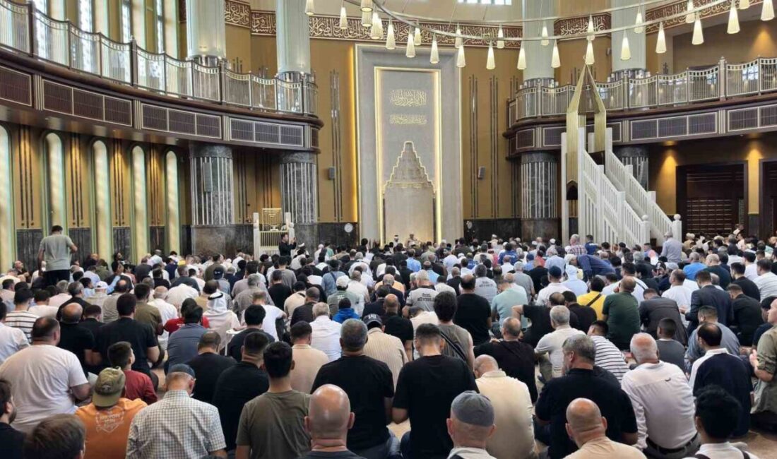 Taksim Camii’nde 30 Ağustos Zafer Bayramı dolayısıyla mevlit okutuldu İstanbul’da, 30 Ağustos Zafer Bayramı dolayısıyla Taksim Camii’nde şehitler için