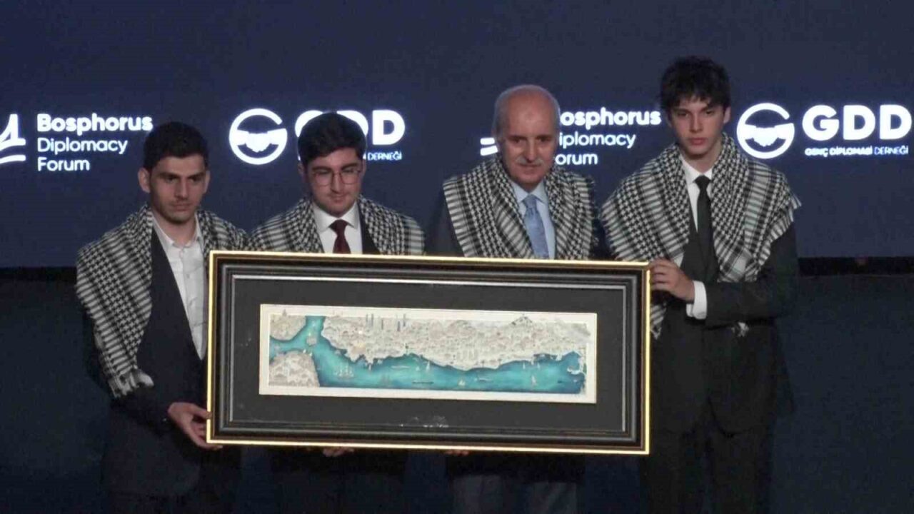 TBMM Başkanı Kurtulmuş: "Cumhuriyetimizin ilk asrının yarısını heba ettiğimiz terör meselesini geride bırakıyoruz" 19 Bülten Medya -