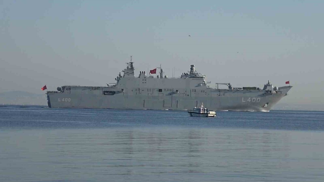 TCG Anadolu ve TCG Heybeliada Yalova’da vatandaşları selamladı 22 Bülten Medya -