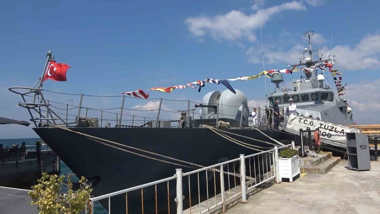 "TCG Tuzla" Yalova’da vatandaşların ziyaretine açıldı 10 Bülten Medya -