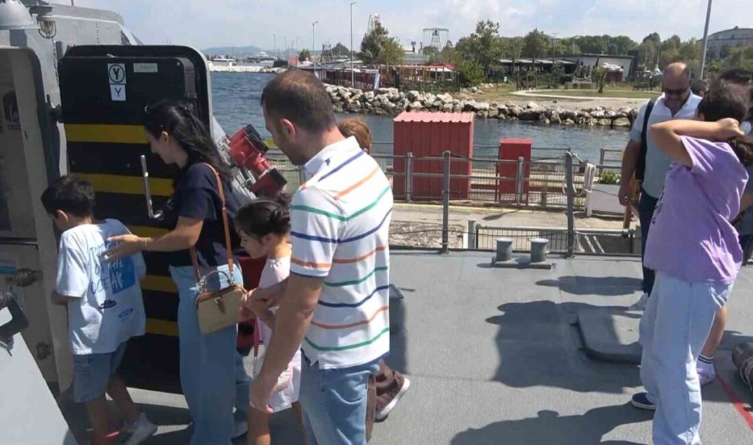“TCG Tuzla” Yalova’da vatandaşların ziyaretine açıldı Yalova’da 30 Ağustos Zafer Bayramı dolayısıyla kente gelen TCG Tuzla