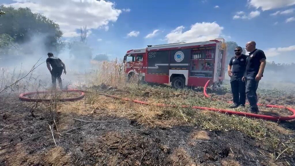 Tekirdağ’da anız yangını 100 dekarlık alana zarar verdi Tekirdağ’ın Süleymanpaşa ilçesinde otluk alanda başlayan ve rüzgarın etkisiyle hasat