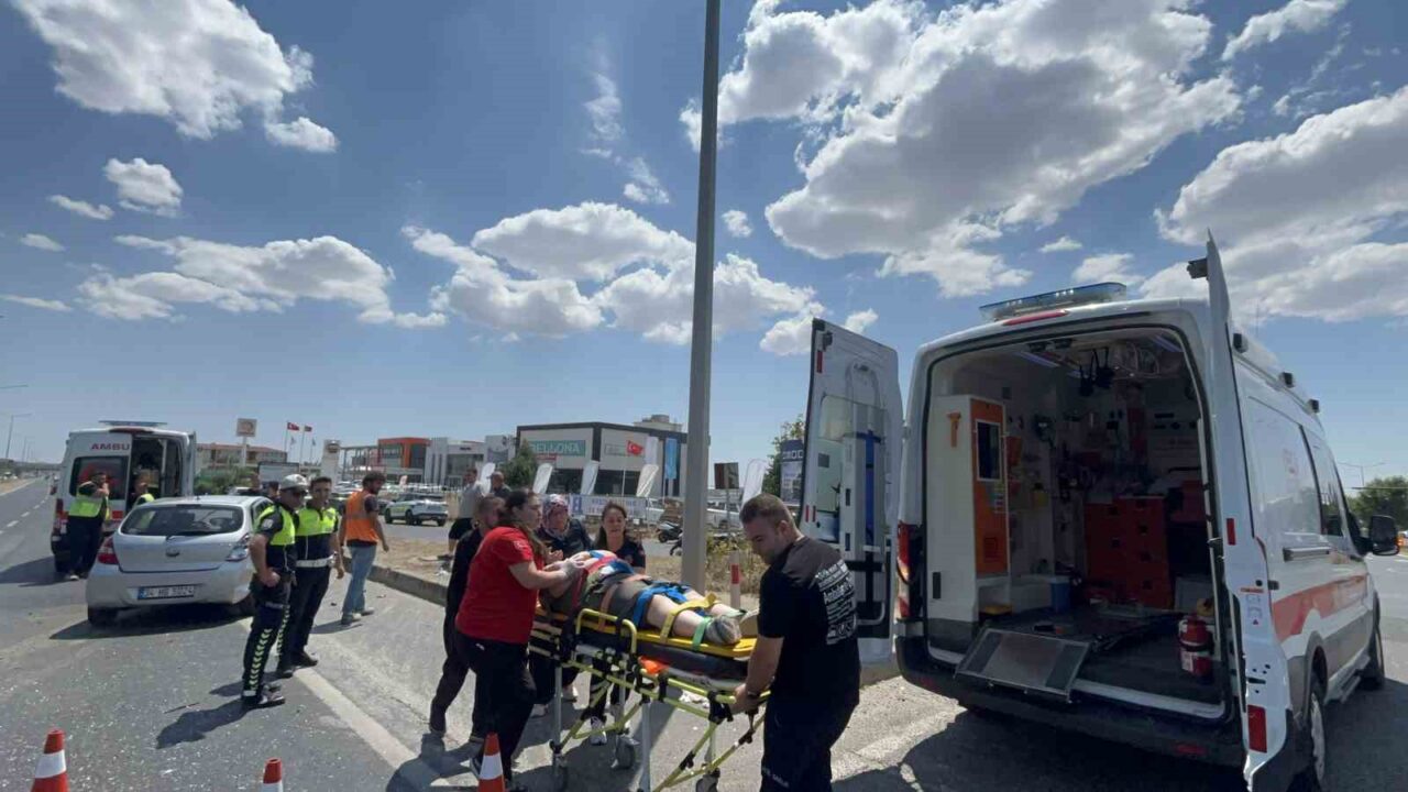 Tekirdağ'ın Çorlu ilçesinde hatalı dönüş yaptığı iddia edilen otomobilin karşı