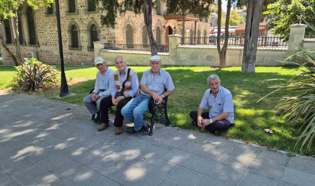 Tekirdağ’da sıcak hava bunaltıyor: Vatandaşlar gölgelik alanlara akın etti Tekirdağ’ın Süleymanpaşa ilçesinde hava sıcaklığının 31 dereceye, nem oranının ise