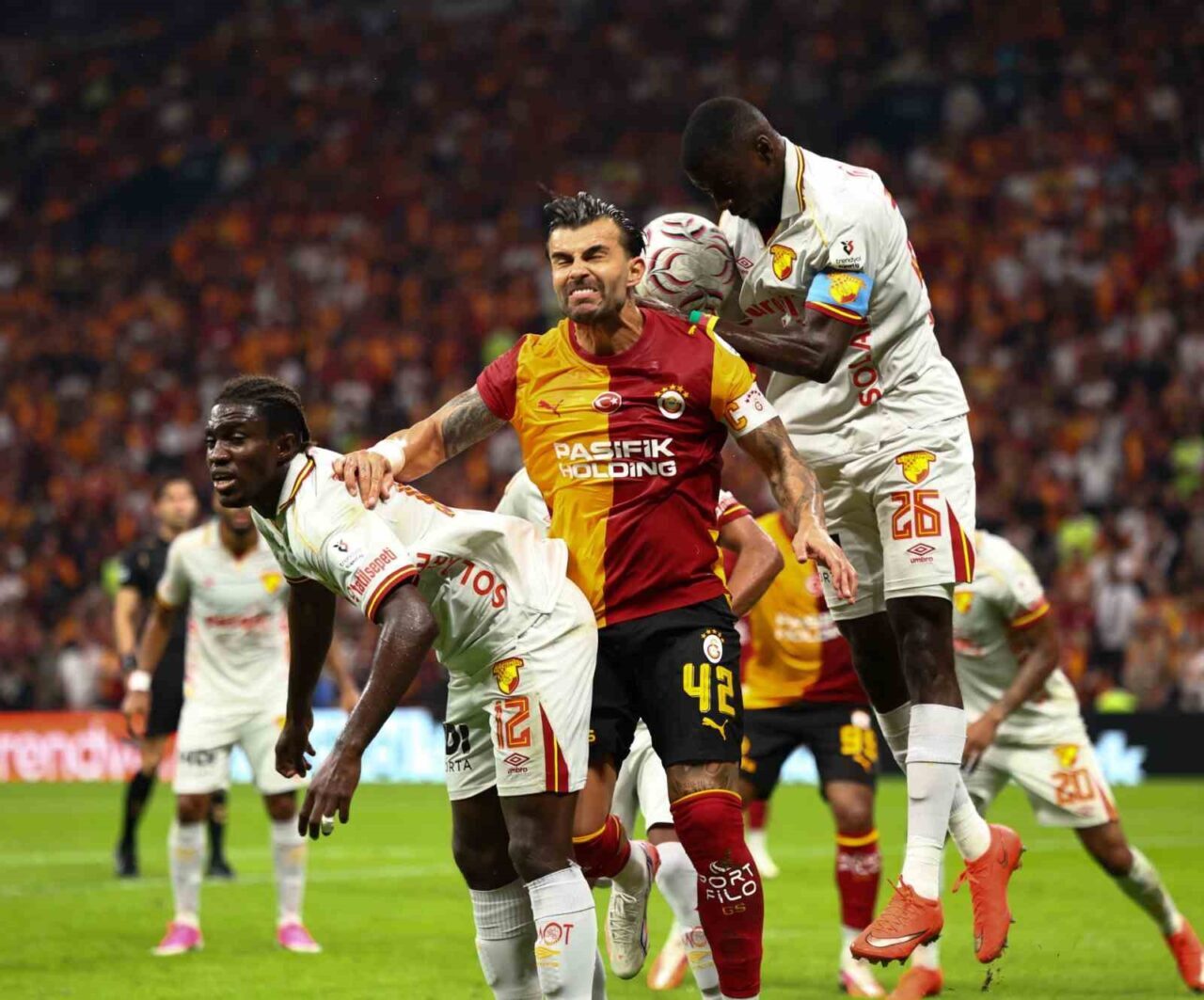 Trendyol Süper Lig: Galatasaray: 1 - Göztepe: 1 (İlk yarı) 74 Bülten Medya -