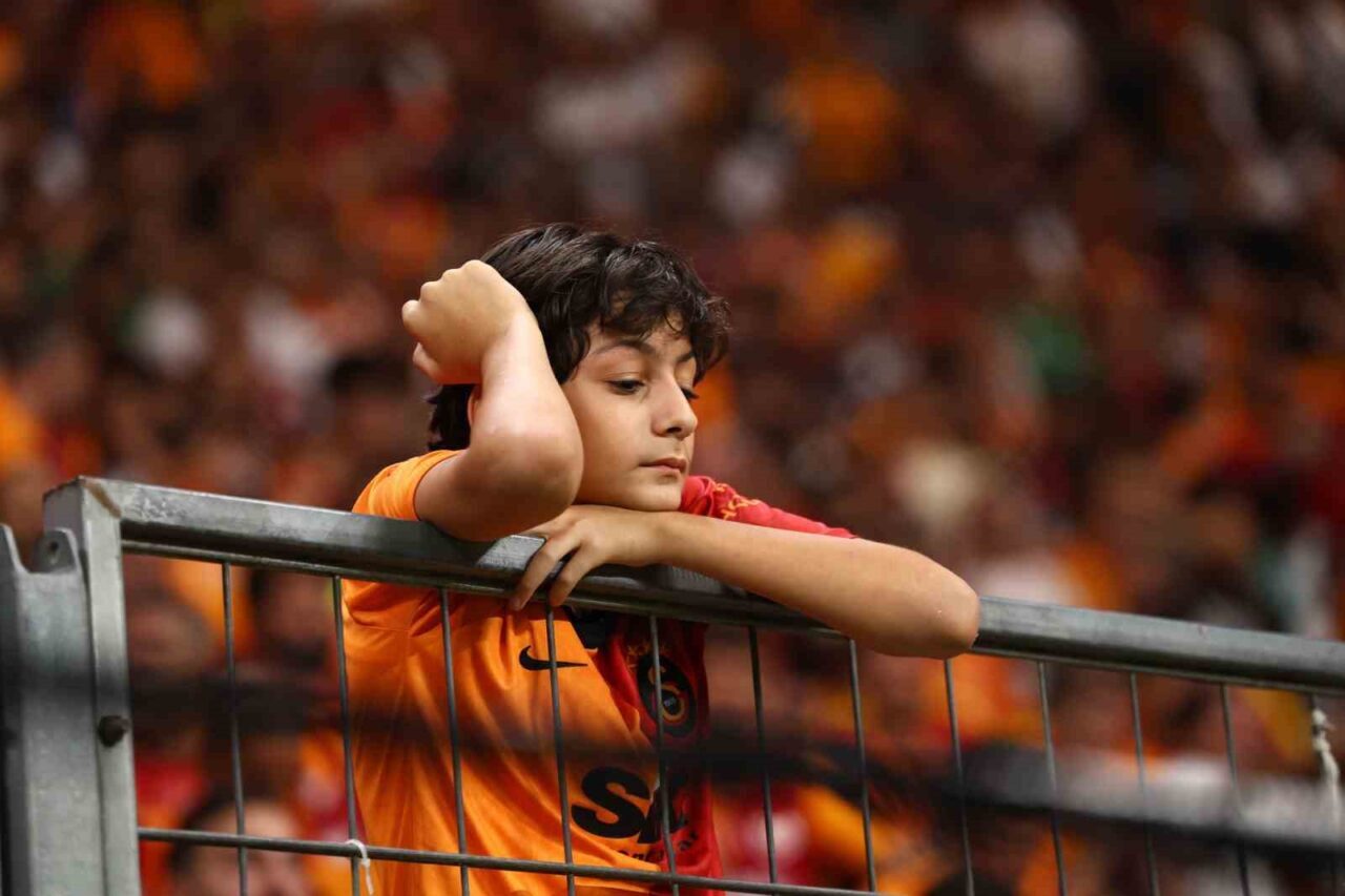 Trendyol Süper Lig: Galatasaray: 1 - Göztepe: 1 (İlk yarı) 84 Bülten Medya -