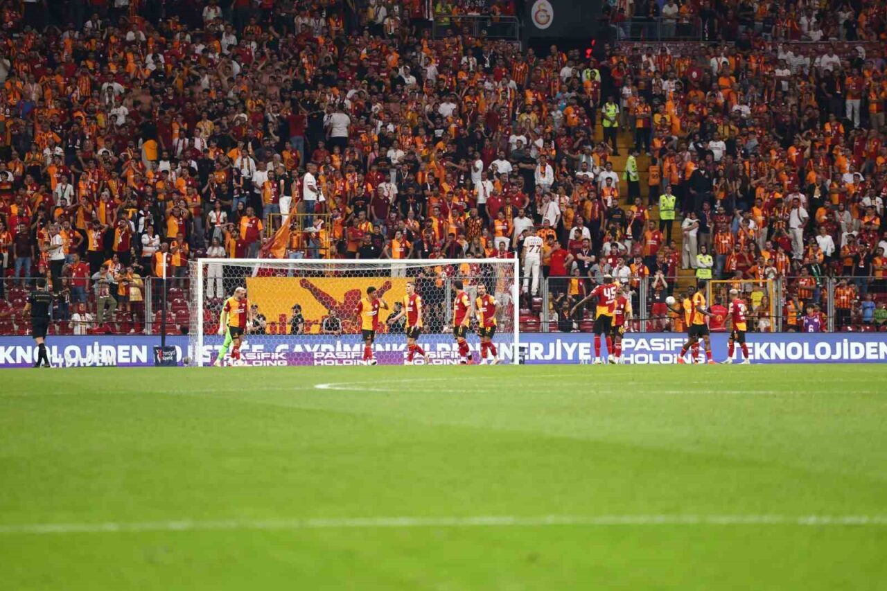 Trendyol Süper Lig: Galatasaray: 1 - Göztepe: 1 (İlk yarı) 67 Bülten Medya -