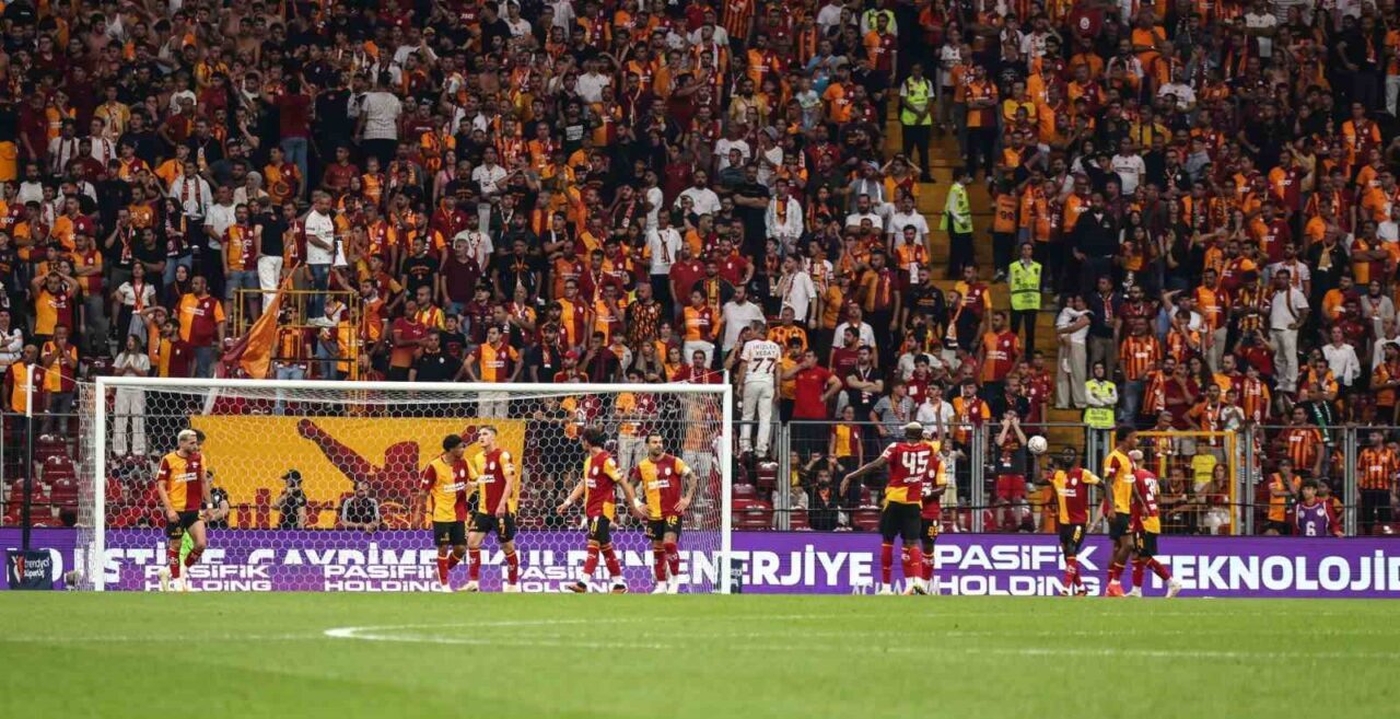 Trendyol Süper Lig: Galatasaray: 1 - Göztepe: 1 (İlk yarı) 68 Bülten Medya -