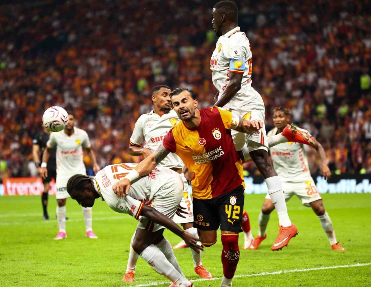 Trendyol Süper Lig: Galatasaray: 1 - Göztepe: 1 (İlk yarı) 75 Bülten Medya -