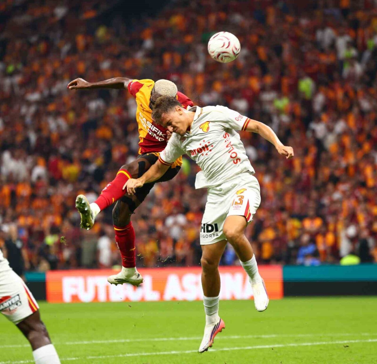 Trendyol Süper Lig: Galatasaray: 1 - Göztepe: 1 (İlk yarı) 76 Bülten Medya -