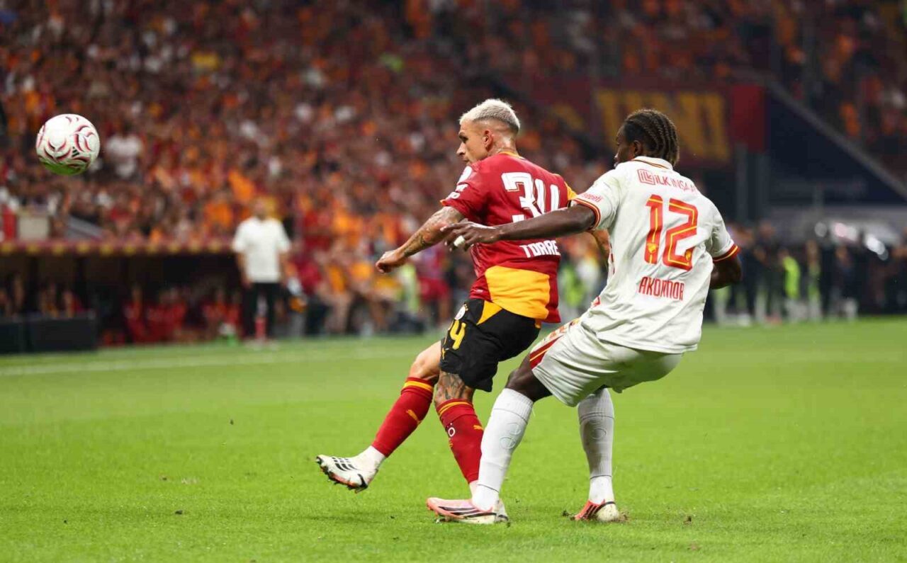 Trendyol Süper Lig: Galatasaray: 1 - Göztepe: 1 (İlk yarı) 78 Bülten Medya -