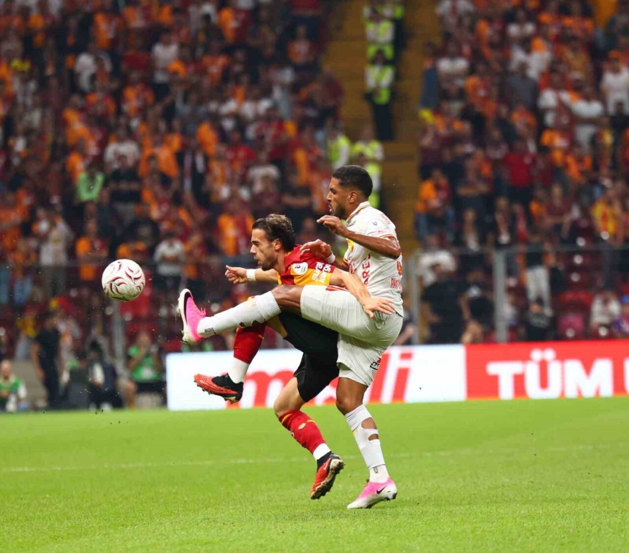 Trendyol Süper Lig: Galatasaray: 1 - Göztepe: 1 (İlk yarı) 65 Bülten Medya -