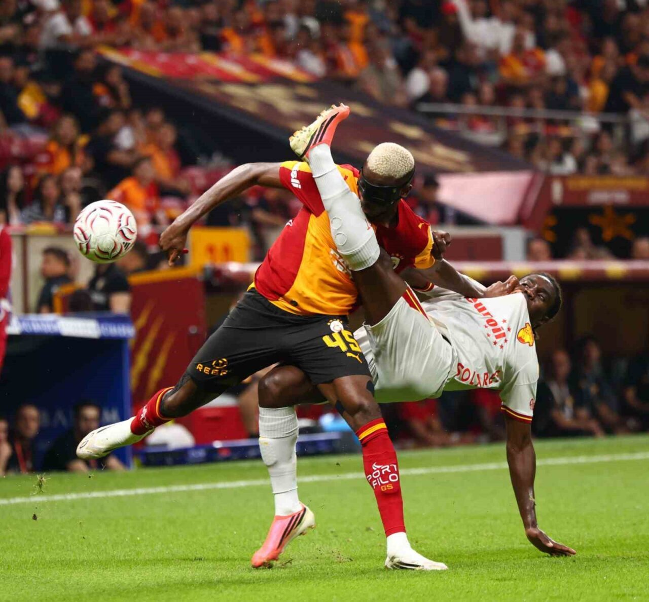 Trendyol Süper Lig: Galatasaray: 1 - Göztepe: 1 (İlk yarı) 72 Bülten Medya -