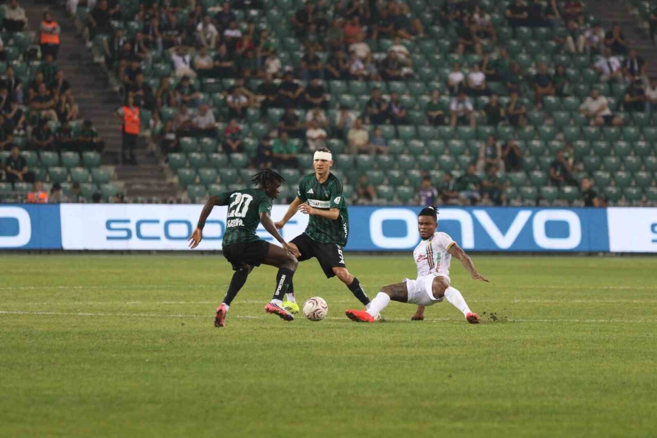 Trendyol Süper Lig: Kocaelispor: 1 - Amed Sportif Faaliyetler: 0 (İlk yarı) 37 Bülten Medya -