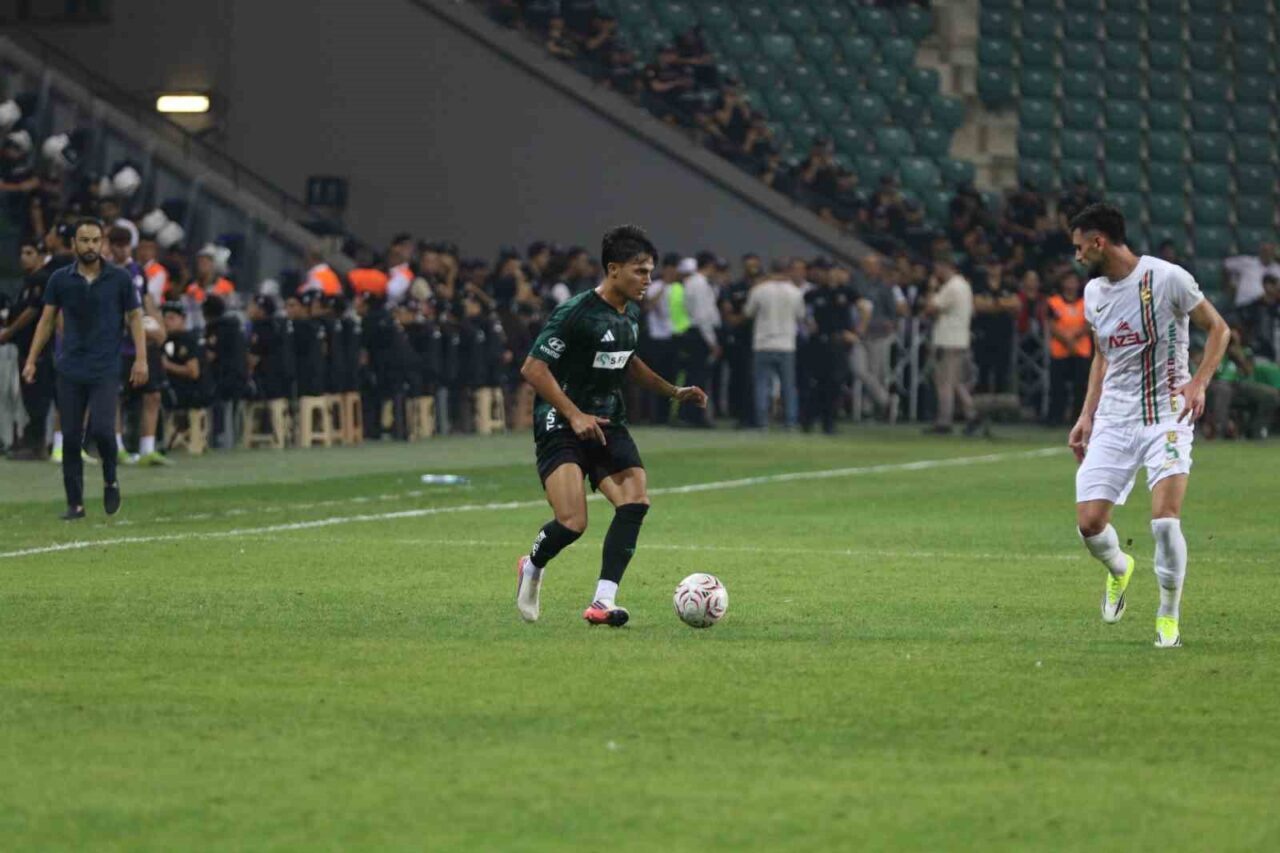 Trendyol Süper Lig: Kocaelispor: 1 - Amed Sportif Faaliyetler: 0 (İlk yarı) 34 Bülten Medya -