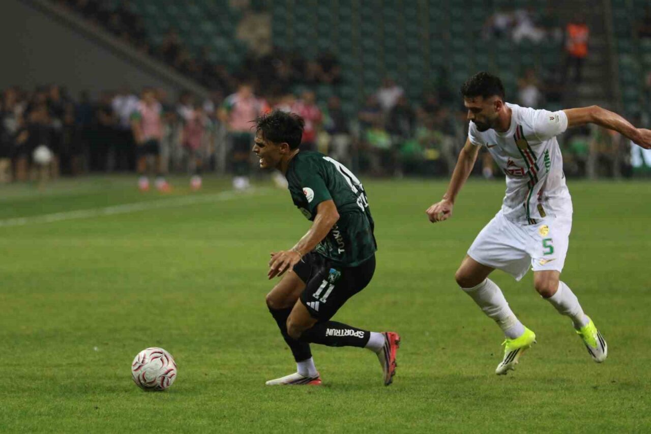 Trendyol Süper Lig: Kocaelispor: 1 - Amed Sportif Faaliyetler: 0 (İlk yarı) 36 Bülten Medya -
