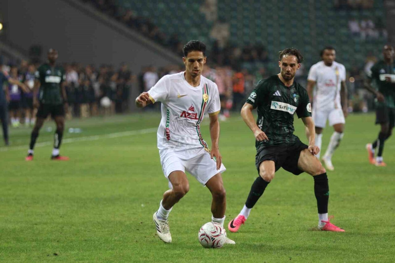 Trendyol Süper Lig: Kocaelispor: 1 - Amed Sportif Faaliyetler: 0 (İlk yarı) 41 Bülten Medya -