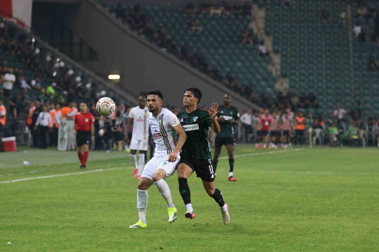 Trendyol Süper Lig: Kocaelispor: 1 - Amed Sportif Faaliyetler: 0 (İlk yarı) 35 Bülten Medya -
