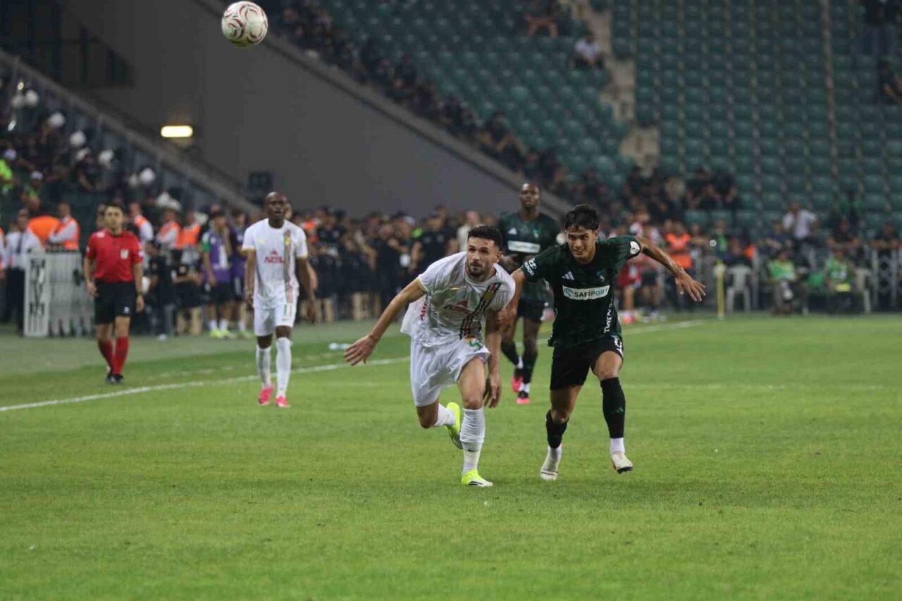 Trendyol Süper Lig: Kocaelispor: 1 - Amed Sportif Faaliyetler: 0 (İlk yarı) 39 Bülten Medya -