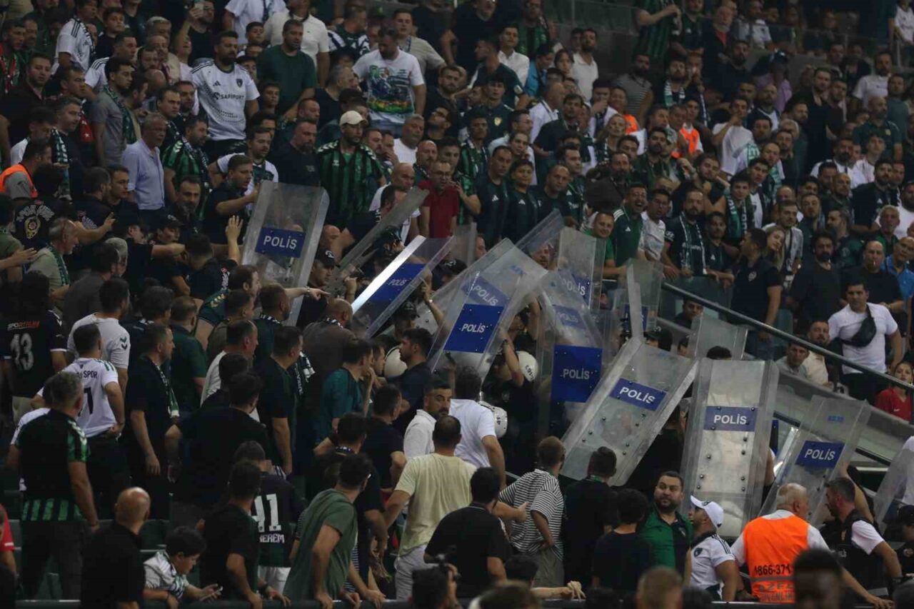 Trendyol Süper Lig: Kocaelispor: 1 - Amed Sportif Faaliyetler: 0 (İlk yarı) 38 Bülten Medya -
