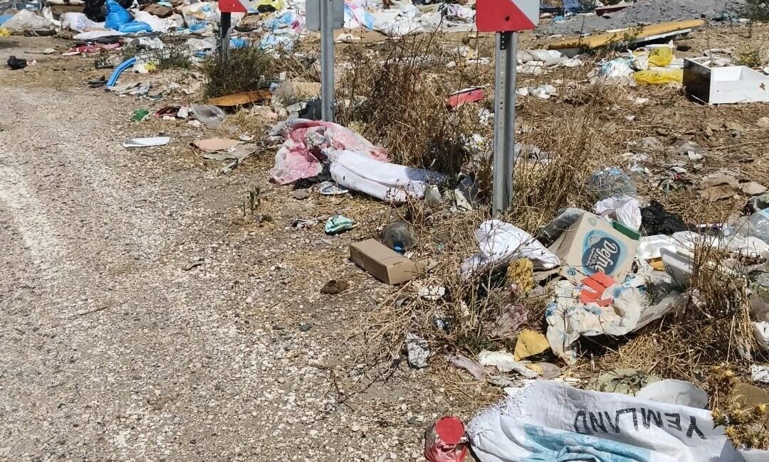 Turizm cenneti Kapıdağ’da çöp manzaraları tepki çekiyor Balıkesir’in Erdek ilçesinde doğal güzellikleriyle öne çıkan Kapıdağ Yarımadası’nda yol