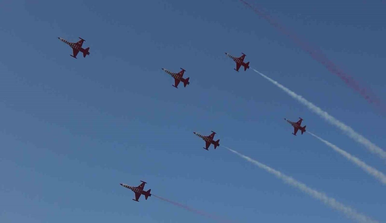 Türk Yıldızları’ndan Yalova semalarında nefes kesen gösteri 20 Bülten Medya -
