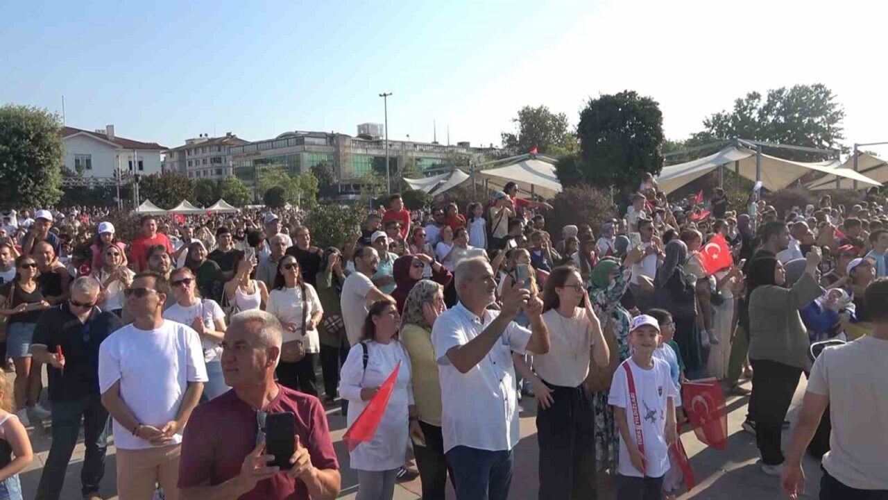 Türk Yıldızları’ndan Yalova semalarında nefes kesen gösteri 17 Bülten Medya -
