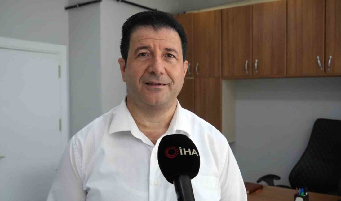 Türkülerle gayrimenkul satıyor: İstanbul’da emlakçının ilginç pazarlama yöntemi ilgi görüyor İstanbul’da emlak danışmanlığı yapan ve aynı zamanda yöresel halk sanatçısı