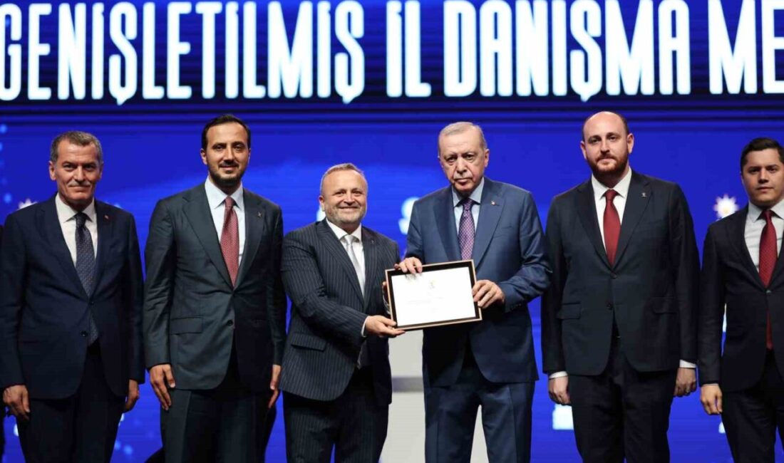 Tuzla, Çekmeköy ve Şile Belediye Başkanları AK Parti’ye katıldı AK Parti İstanbul İl Danışma Meclisi programında, farklı ilçelerden belediye