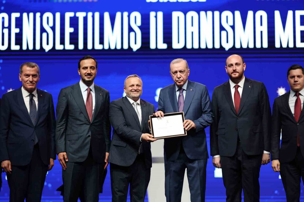 AK Parti İstanbul İl Danışma Meclisi Toplantısı'nda farklı ilçelerden belediye