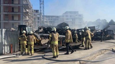 Tuzla’da 2 katlı işçi konteynerinde çıkan yangın ekiplerin müdahalesiyle kontrol