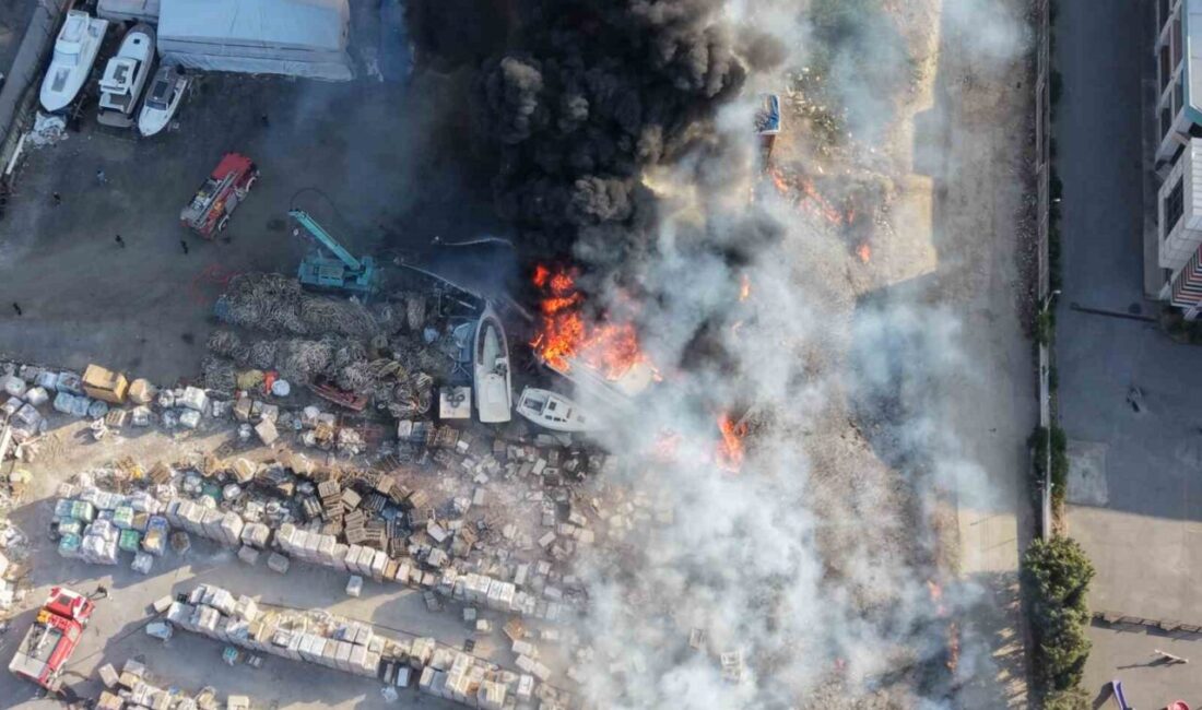 Tuzla’da otluk alanda çıkan yangın teknelere sıçradı: Alevler dron ile görüntülendi İstanbul’un Tuzla ilçesinde otluk alanda çıkan yangın, boş arazide bulunan