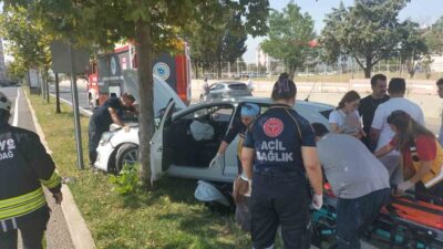 Tekirdağ’ın Çorlu ilçesinde sürücüsünün U dönüşü yaptığı sırada kontrolünden çıkan