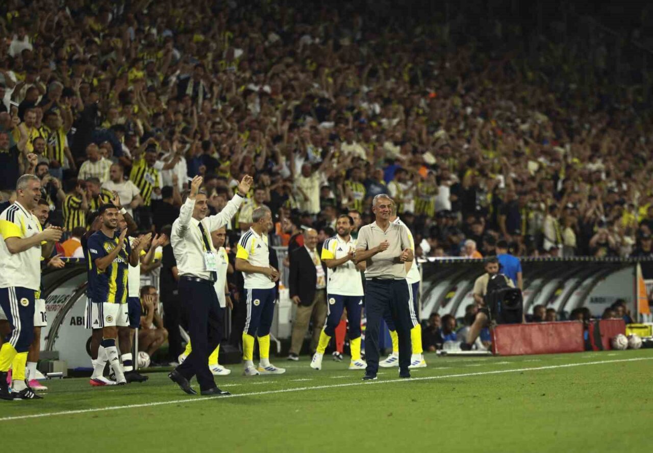 UEFA Şampiyonlar Ligi: Fenerbahçe: 2 - Sturm Graz: 0 (İlk yarı) 33 Bülten Medya -