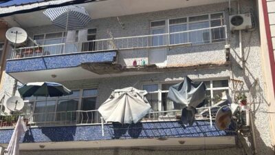 Ümraniye’de 3 katlı binanın 2’nci kat balkonunda çökme meydana geldi.