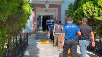 Balıkesir’in Manyas ilçesinde, polis ve jandarma ekiplerinin uygulama noktalarını kurdukları