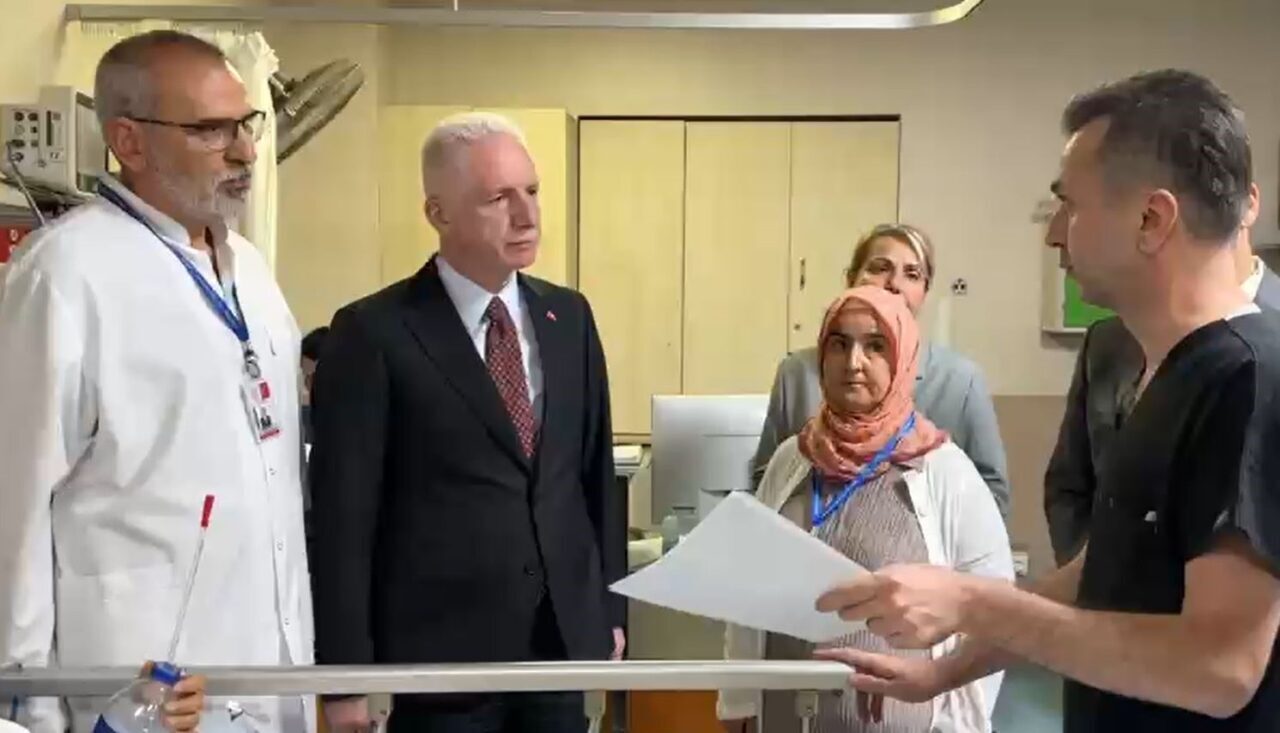 Vali Gül, İETT kazasında yaralanan vatandaşları hastanede ziyaret etti 4 Bülten Medya -