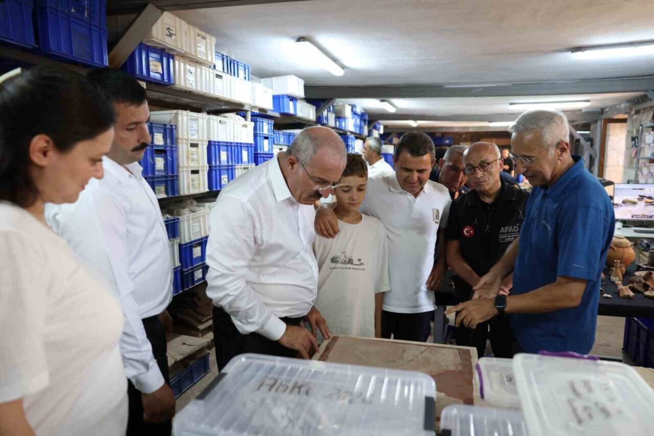 Vali Toraman, Apollon Smintheion ve Assos Antik kentinde incelemelerde bulundu 19 Bülten Medya -